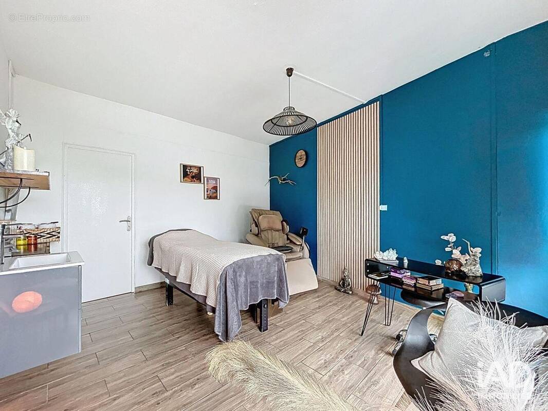 Photo 1 - Commerce à SAINT-DENIS