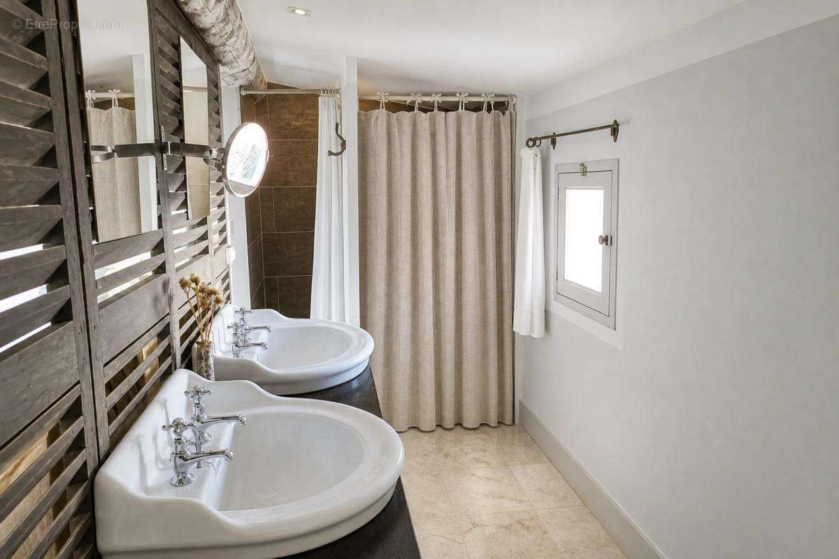 Maison à SAIGNON