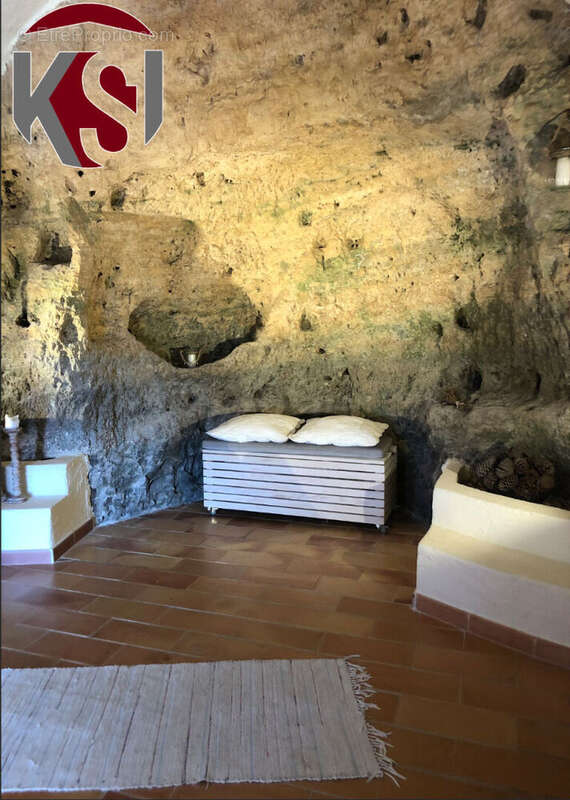 Maison à SEILLONS-SOURCE-D'ARGENS