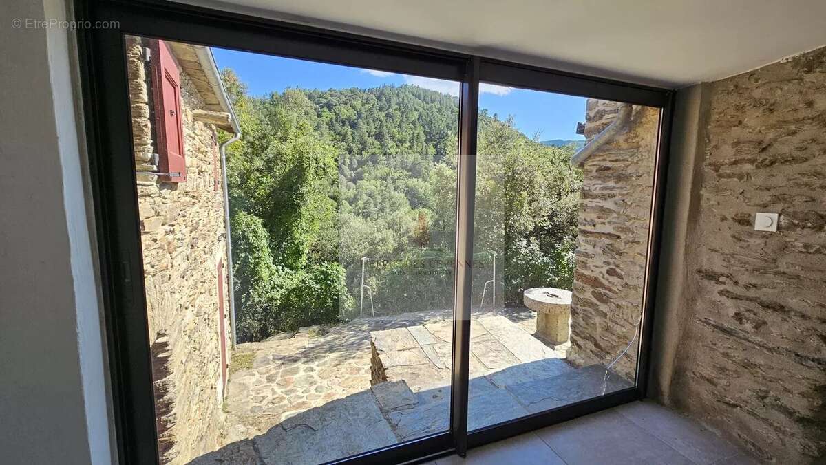 Maison à LE COLLET-DE-DEZE