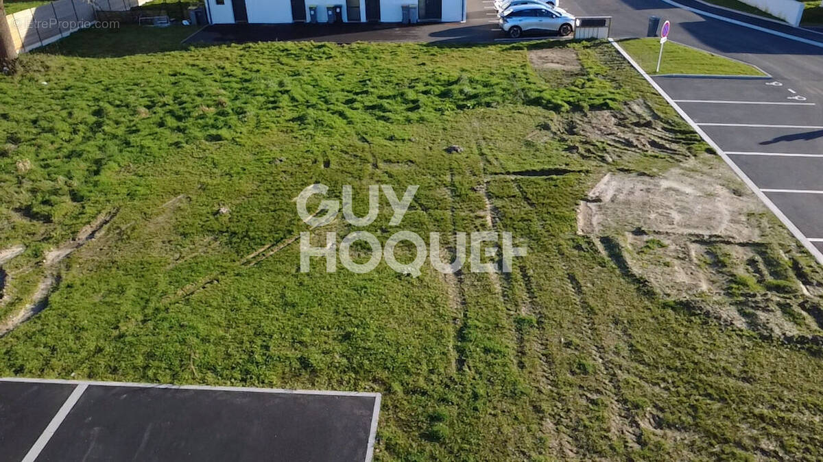 Terrain à SALLERTAINE