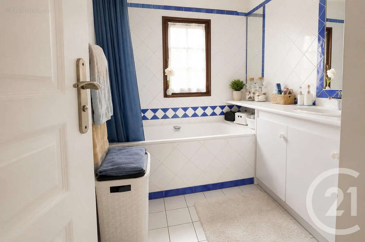 Appartement à SAINT-MAUR-DES-FOSSES