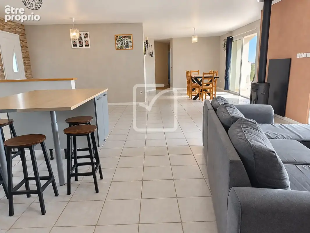 Maison de plain-pied   4 chambres   terrain de 12 679 m2   garage et dépendances - photo 3