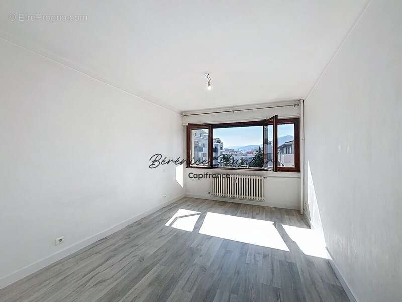 ANNEMASSE – Au calme -Grand T3 lumineux de 79,53 m² avec balcon, cave et garage en option - photo 5