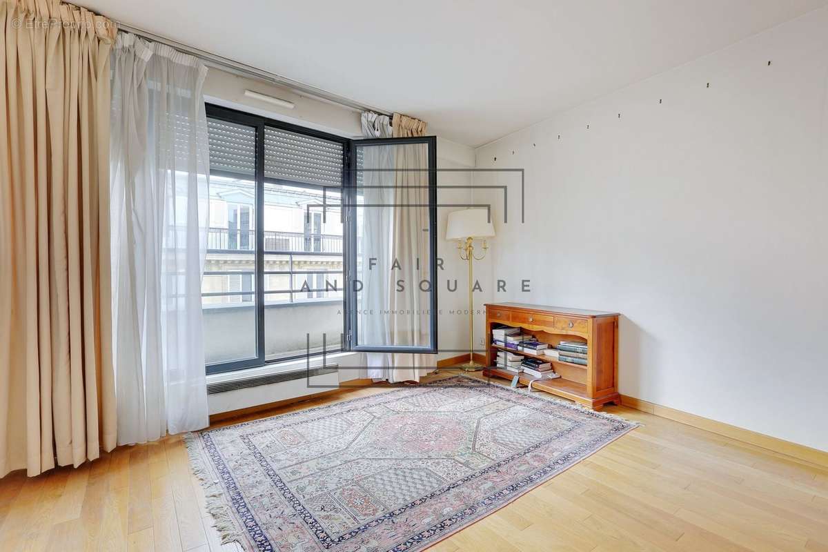 Appartement à NEUILLY-SUR-SEINE