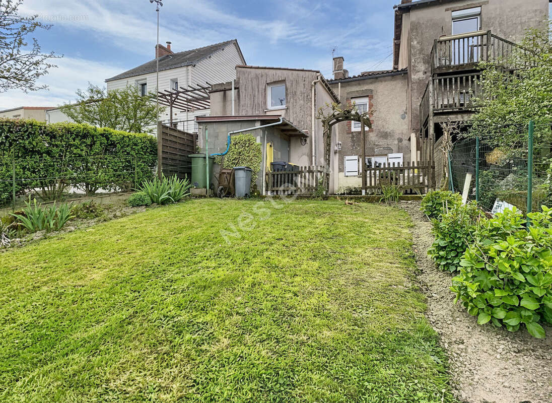 Maison à SAINT-MACAIRE-EN-MAUGES