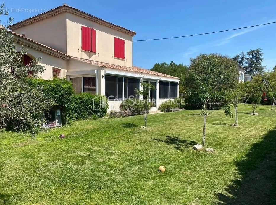 Maison à PERNES-LES-FONTAINES