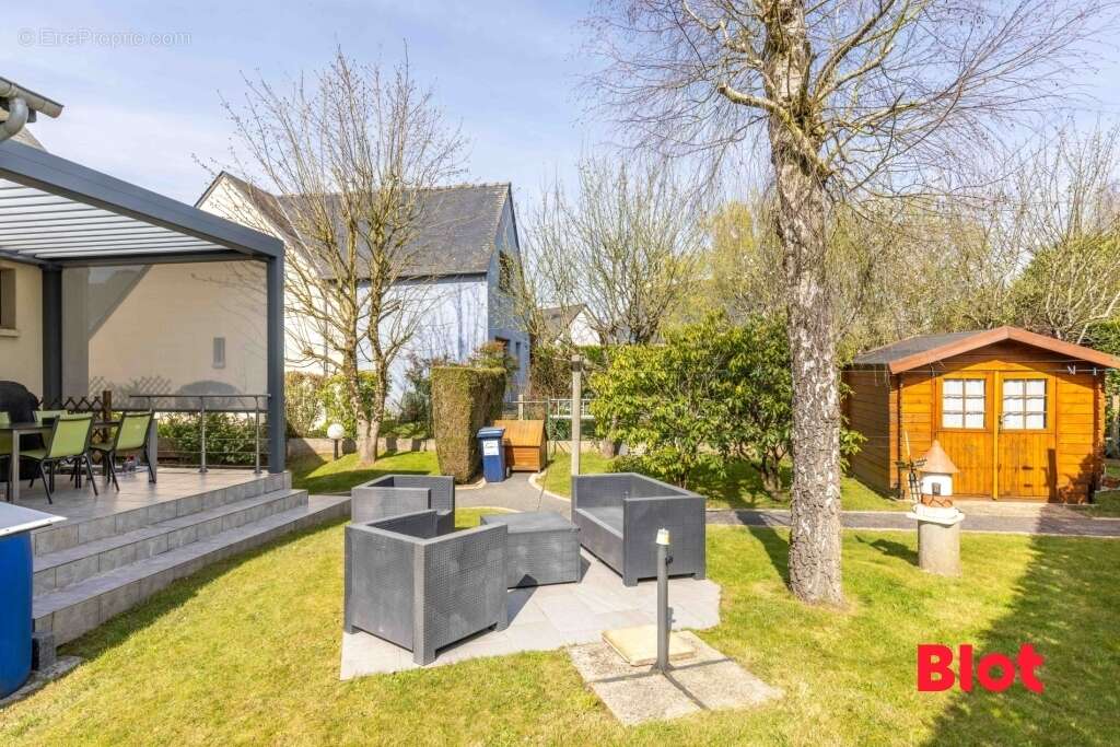 Maison à MONTREUIL-LE-GAST