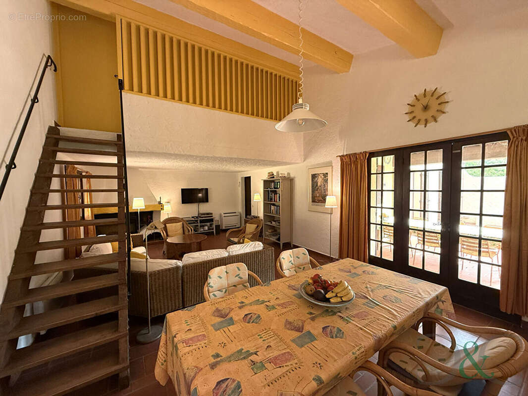 Maison à BORMES-LES-MIMOSAS