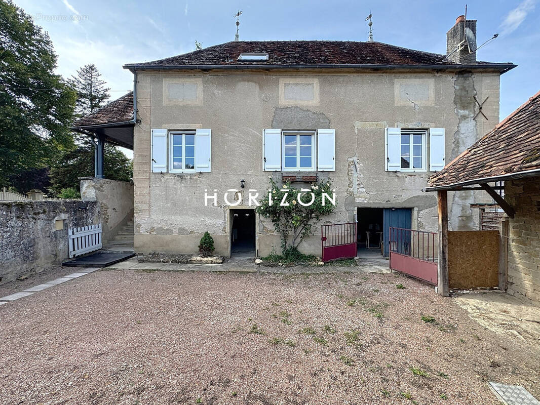 Maison à JONCY