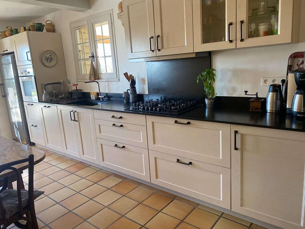 Maison type mas provençal, piscine, terrain 3300 m² - photo 6