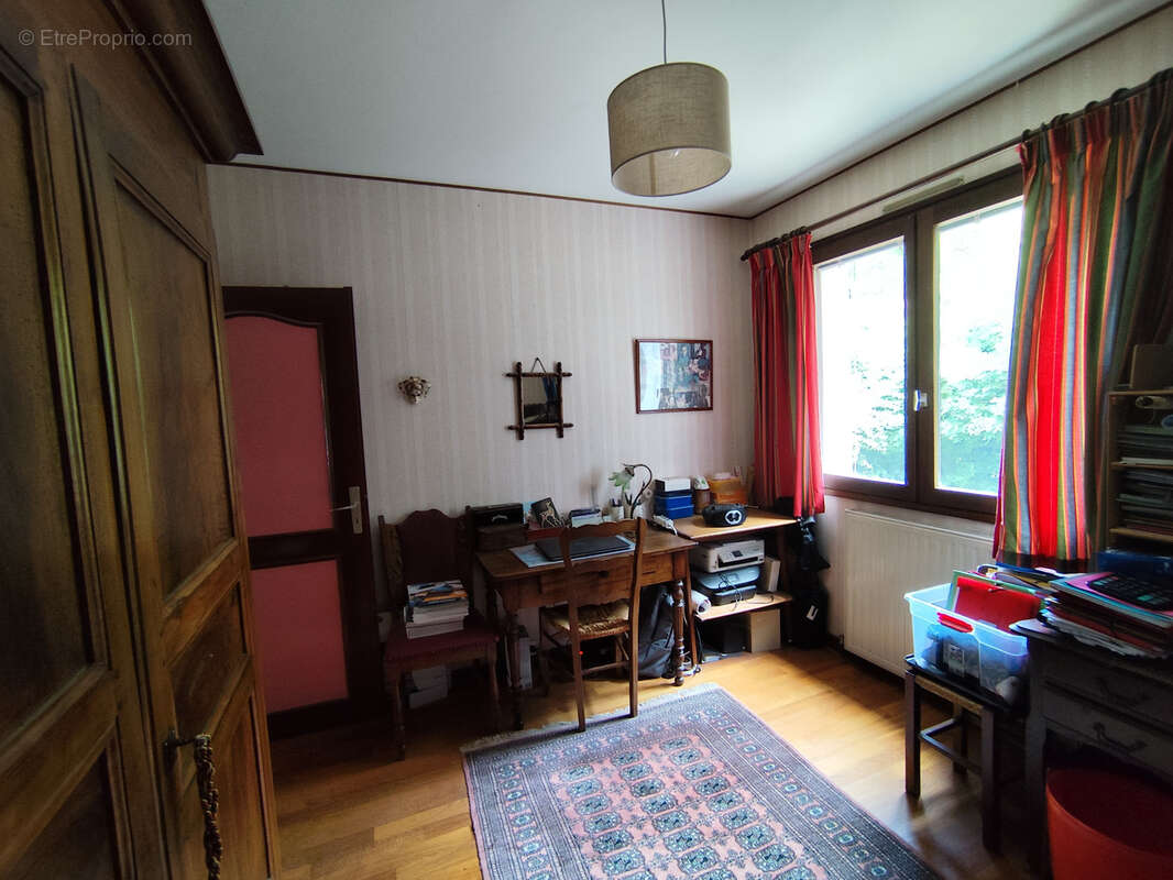 Maison à SAINT-GENIS-LES-OLLIERES