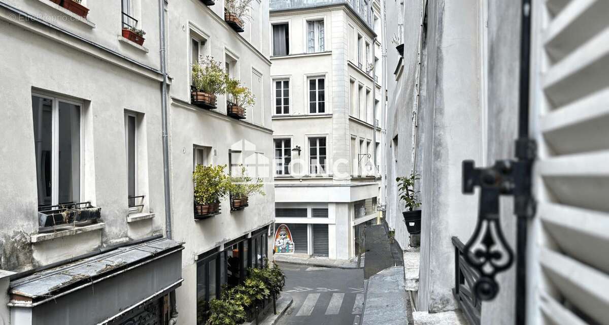 Paris ii - studio lumineux avec superbe hauteur sous plafond - photo 6