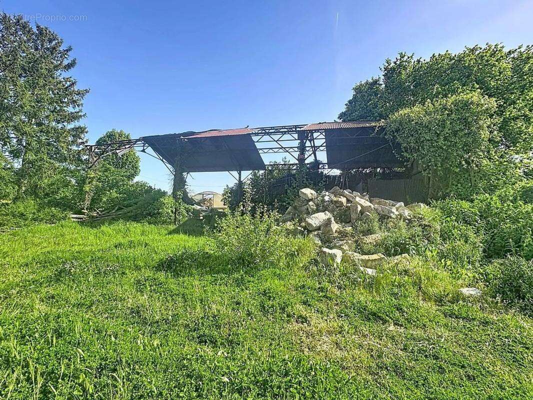 Maison à SAINT-MACAIRE-DU-BOIS