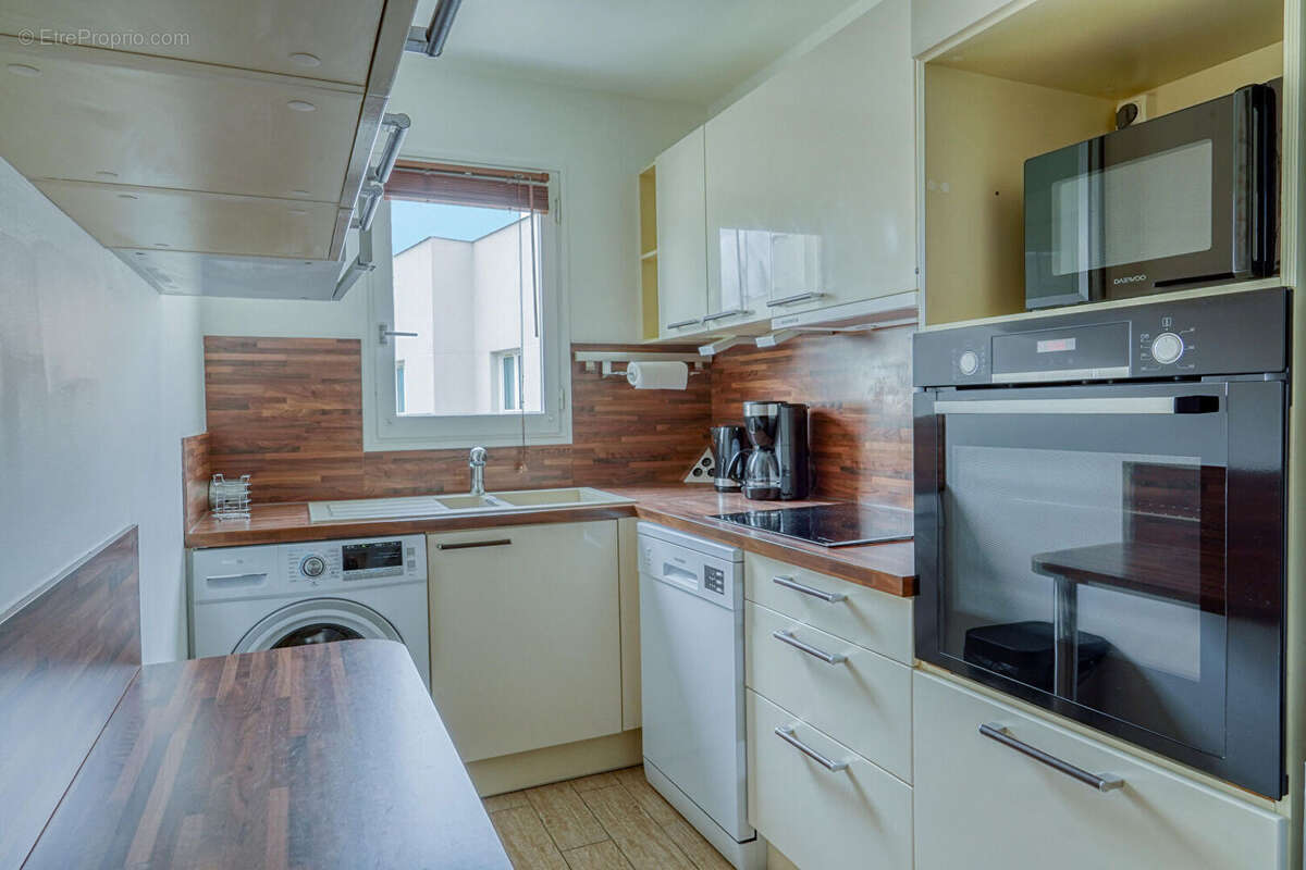 Appartement à COURBEVOIE