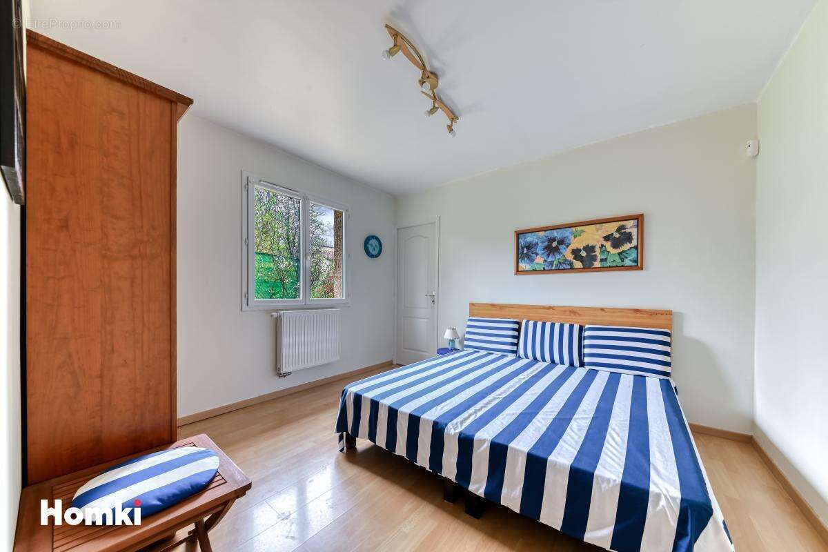 Maison/Villa T6 de 140 m2 à L'Isle-d'Abeau 38080 - photo 16