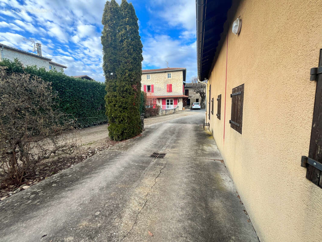 Maison à LUCENAY