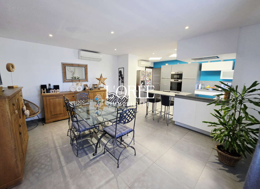 Immeuble mixte - 297 m2 - habitation + local commercial + garage double - photo 7
