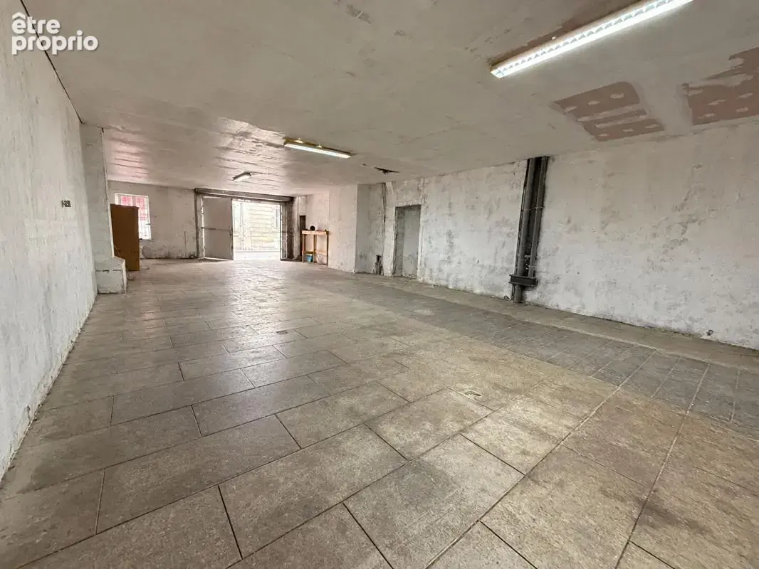 CARCASSONNE CENTRE-VILLE - Garage de 168 m² avec double accès et grand volume - photo 2