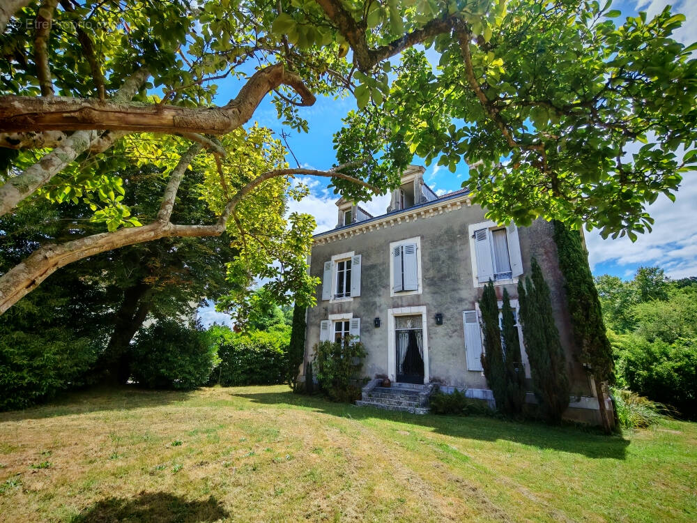 Maison à POUILLON