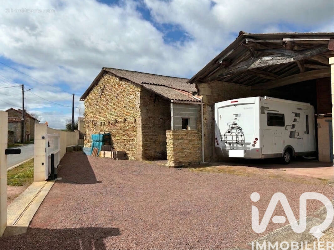 Maison 109 m² à Brion-Pres-Thouet  - photo 3