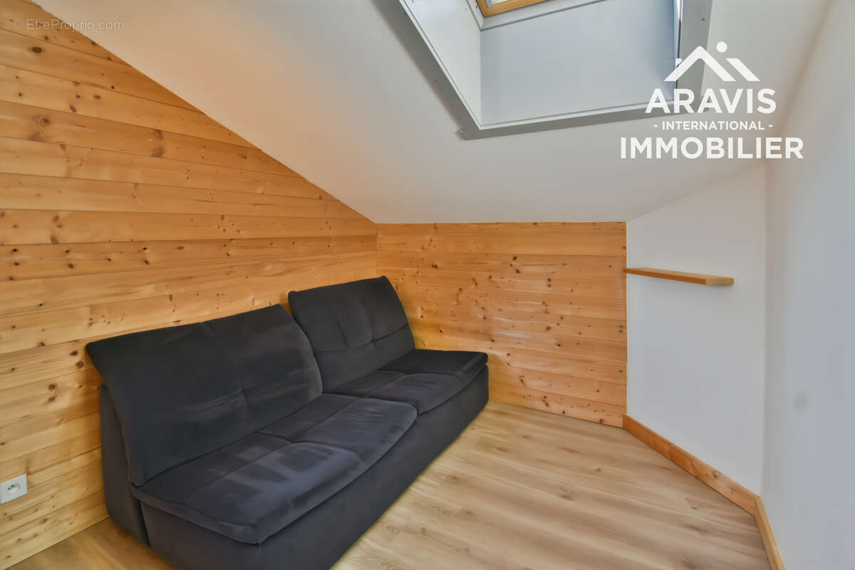 Appartement rénové avec balcon et vue montagnes - photo 5