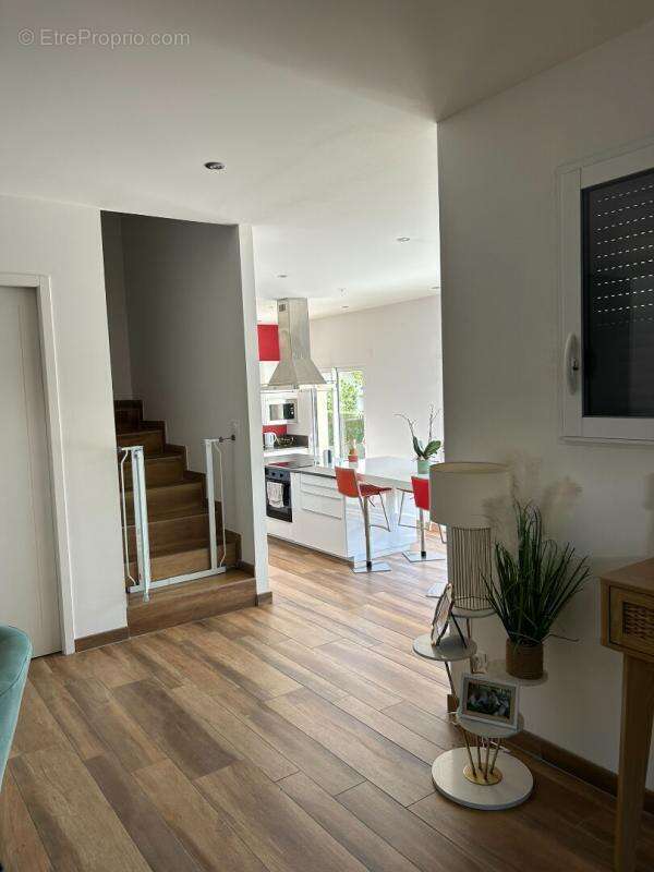 Maison à LES MARTRES-DE-VEYRE