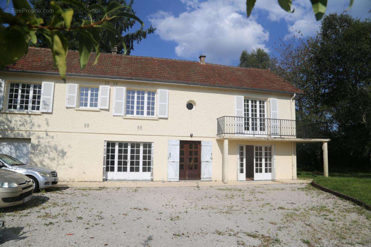 Maison sur 6 132 m² de terrain - photo 6