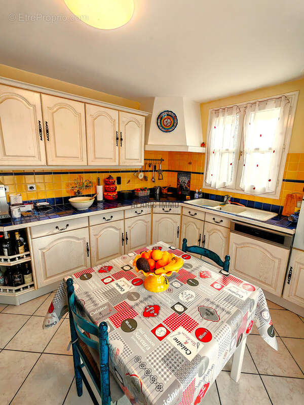 Villa 205 m2 habitables   espace principal + dépendances, aperçu mer/étang - photo 4