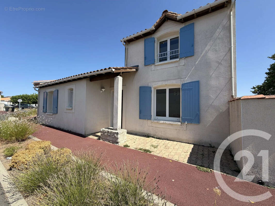 Maison 86 m² à Saint-Sulpice-De-Royan  - photo 2