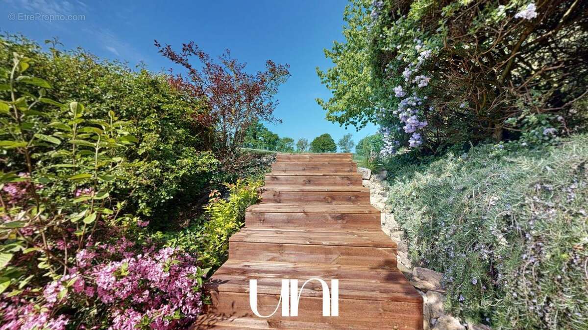 Maison à CLINCHAMPS-SUR-ORNE