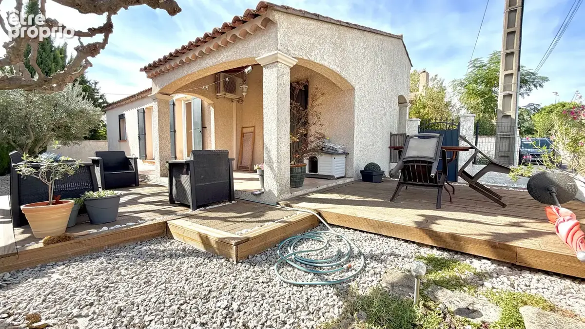 Villa de plain pied sur 442 m² de terrain, clos, arboré et paysagé. - photo 15