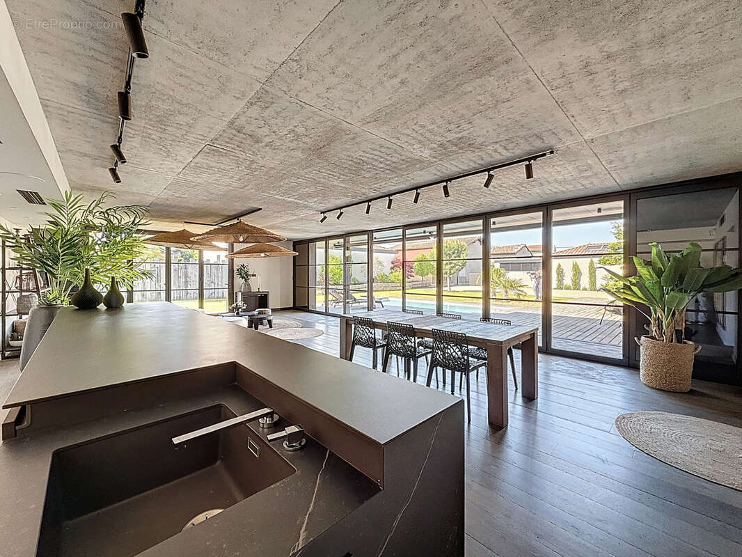 Maison à JASSANS-RIOTTIER