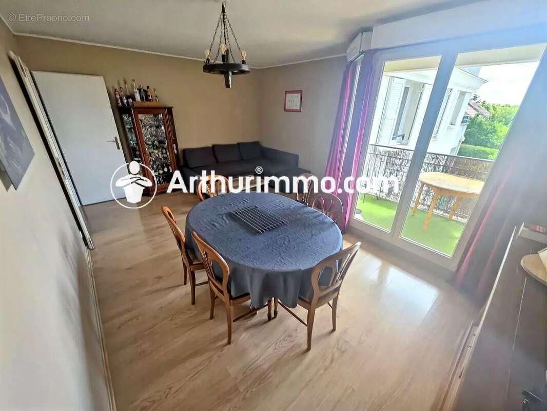 Appartement à SAVIGNY-LE-TEMPLE