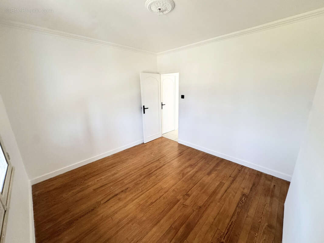 Maison rénovée de 75 m2 avec sous-sol complet   Saint-Alban-de-Roche (38080) - photo 8
