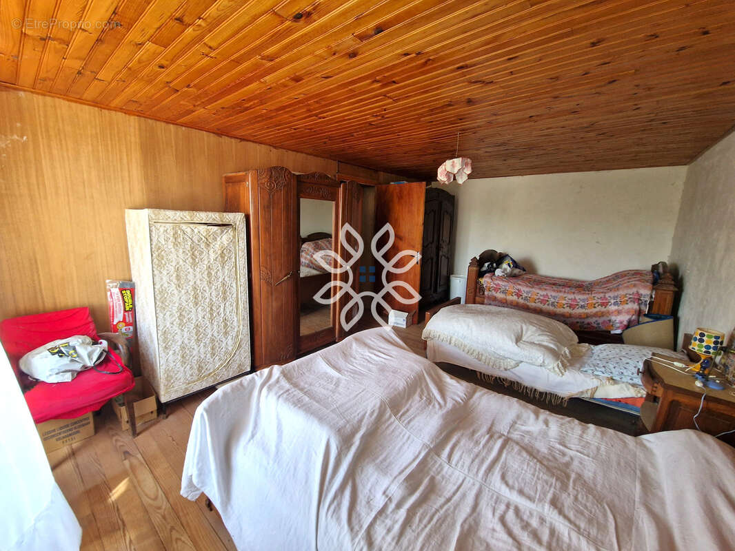Maison de campagne avec dépendances et terrain de 1 193 m2 à Laurie - photo 13