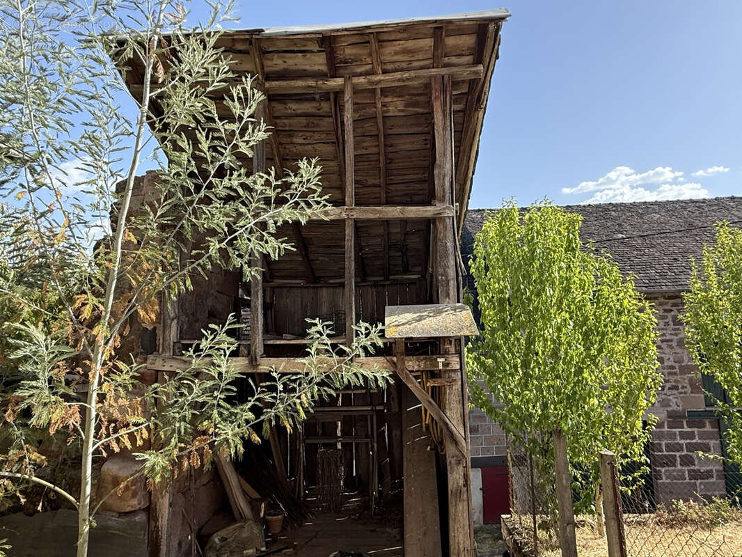 Grande maison avec dependance et jardin - photo 25