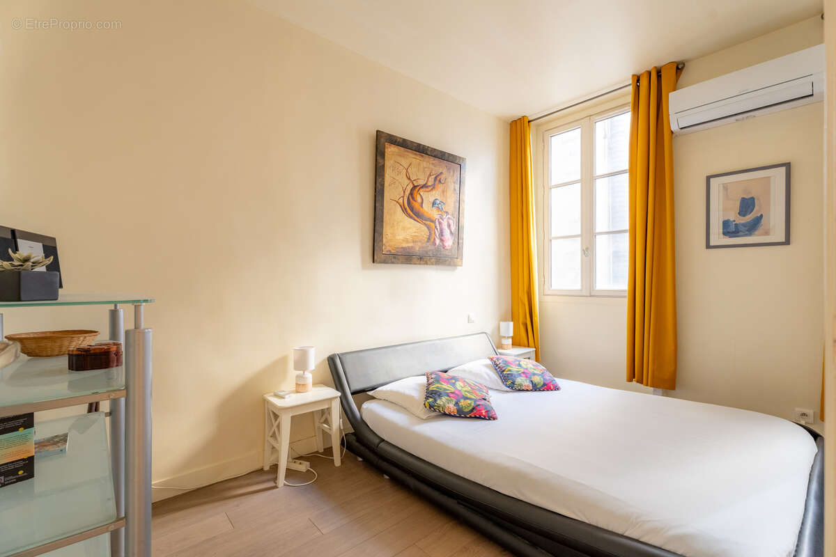 Appartement à MARSEILLE-1E