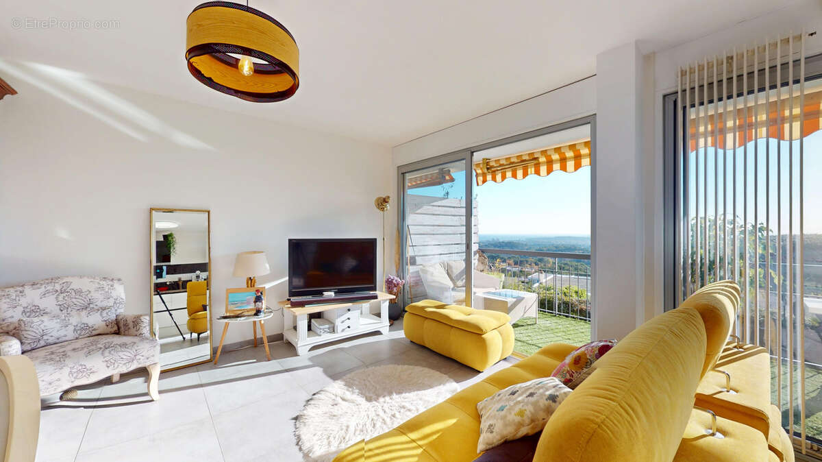 Appartement à VALLAURIS