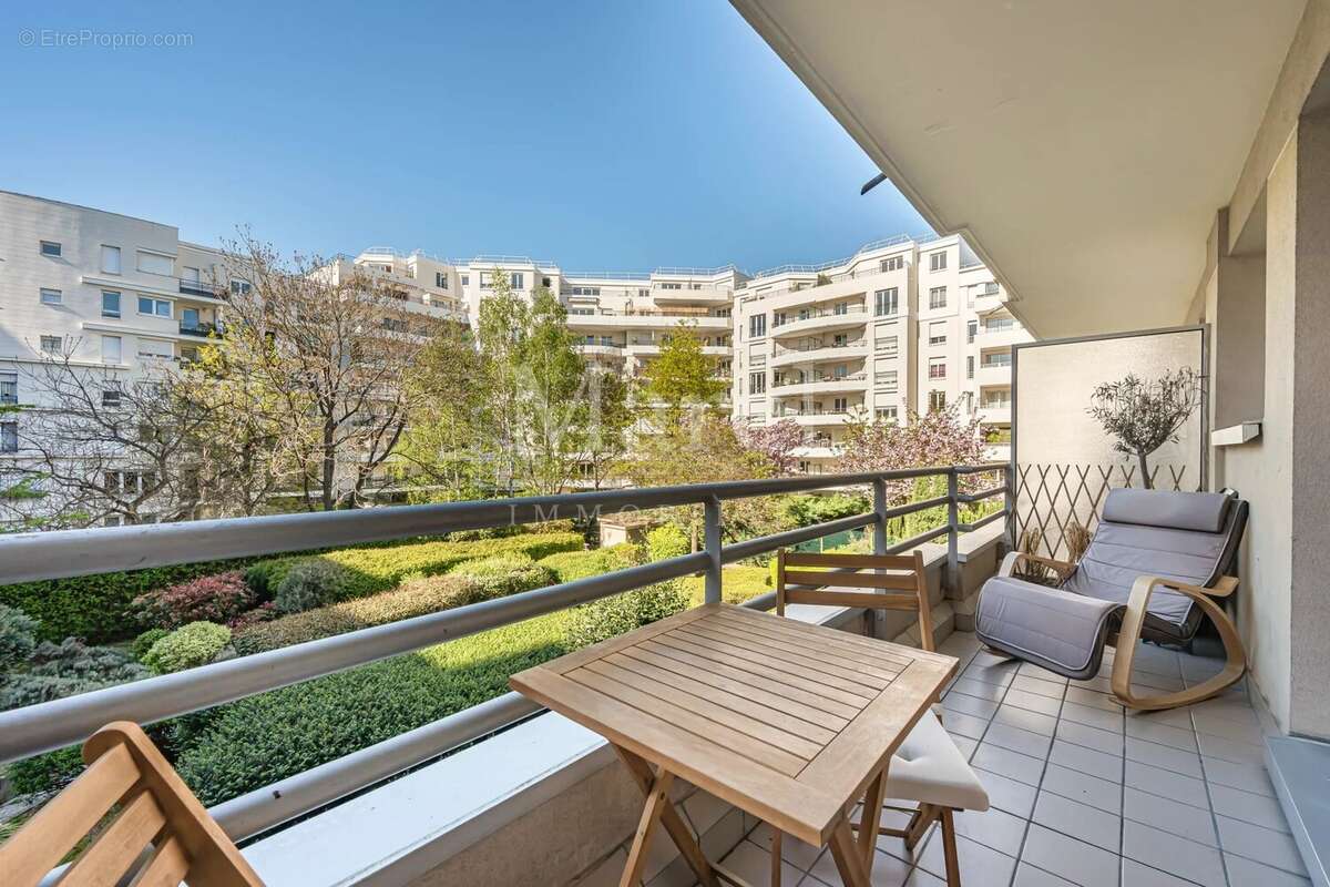 Appartement à COURBEVOIE