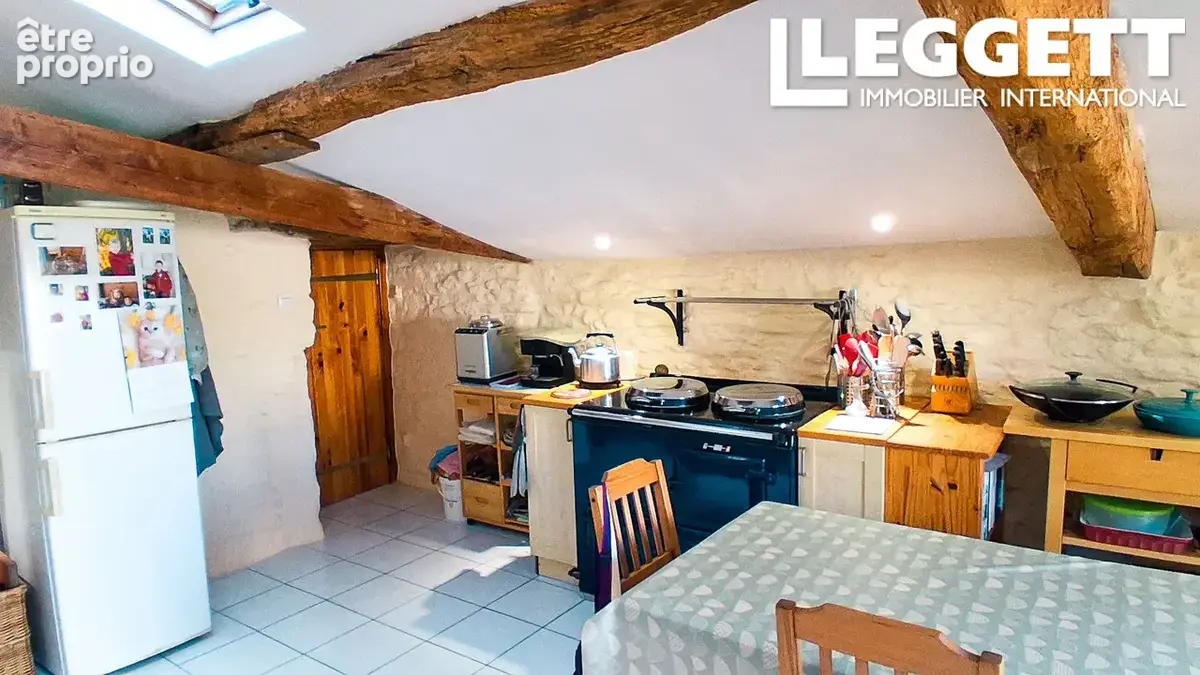 Une maison étonnamment spacieuse et parfaitement entretenue, offrant 4 chambres et un joli jardin à Bourneau - photo 4