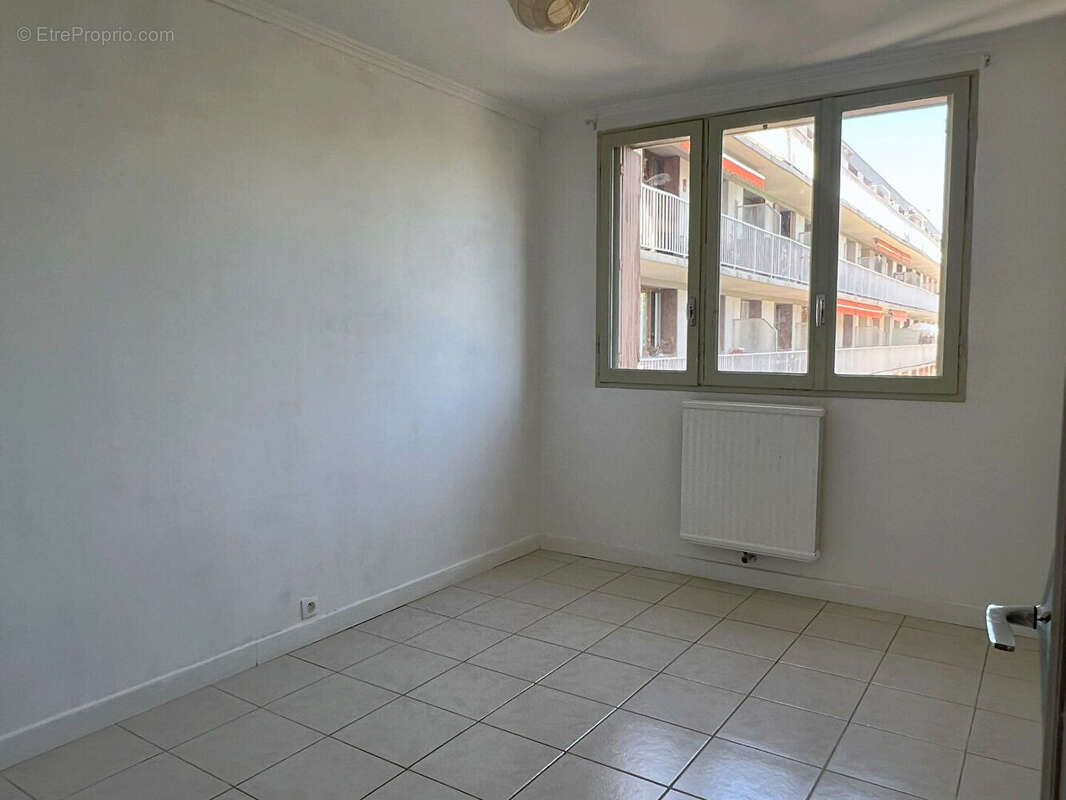 Appartement à vendre Les Prairies, Saint-Mitre Marseille 13e - T3 avec balcon, cave - photo 6