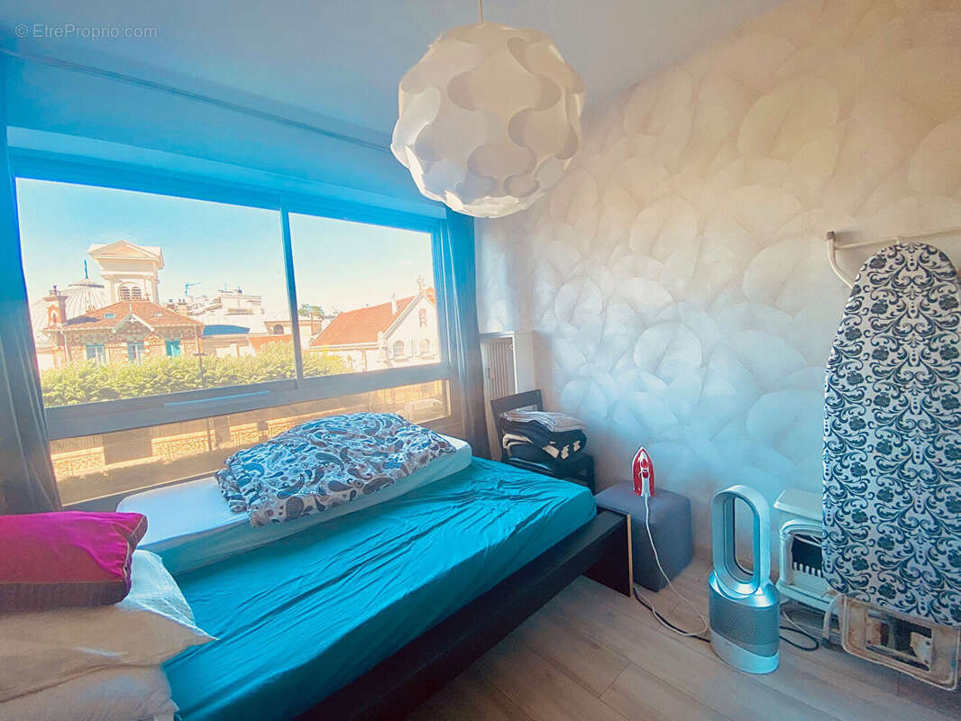 Appartement à COURBEVOIE