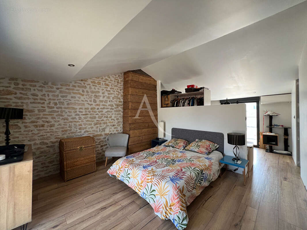 Maison 135 m² à Saint-Michel-En-L'herm  - photo 6