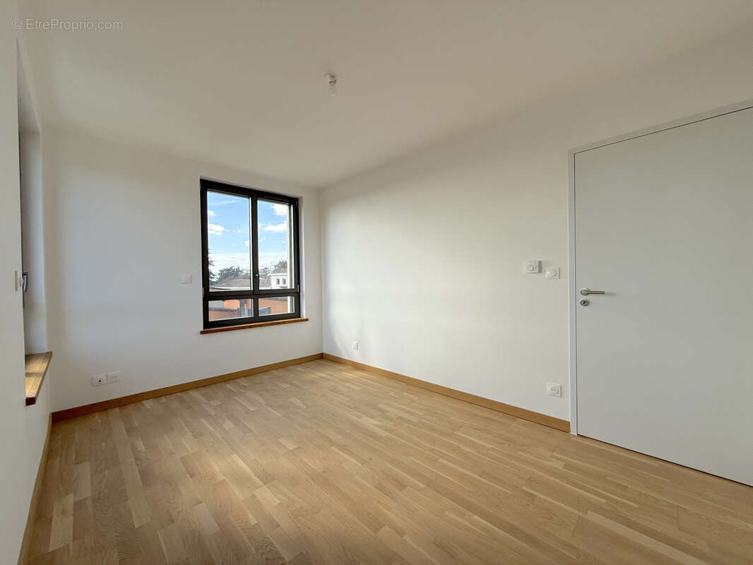 Appartement à LA TOUR-DE-SALVAGNY