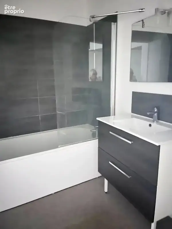 A vendre à Bauvin, entre Lille et Lens : Rare Maison de rapport en 3 appartements - photo 3