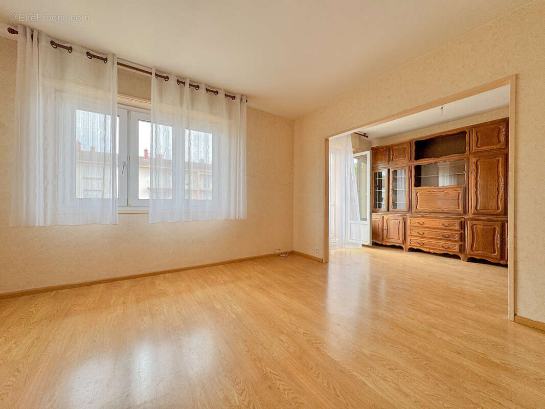 Appartement F3 - 2 balcons - photo 3