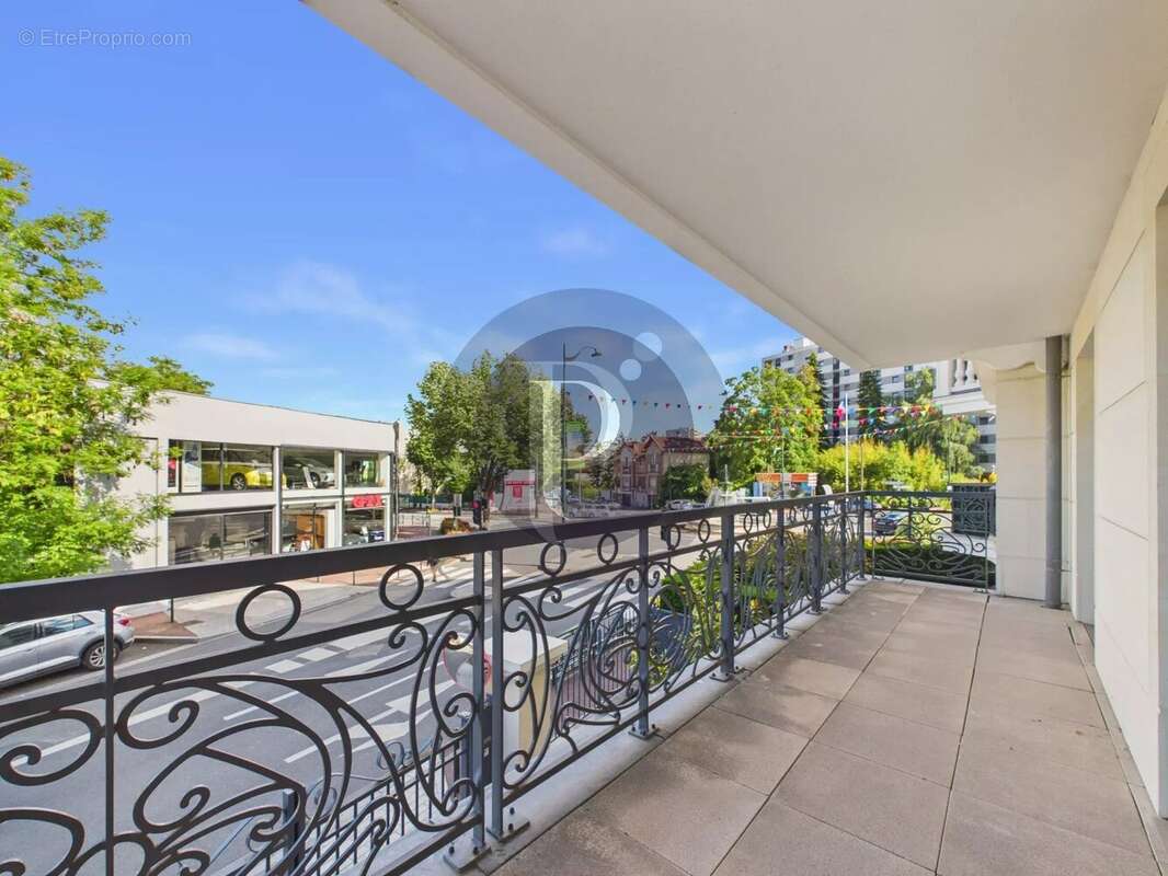 Appartement à LE PLESSIS-ROBINSON