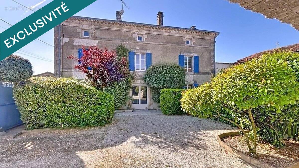 Maison 302 m² à Juille  - photo 1