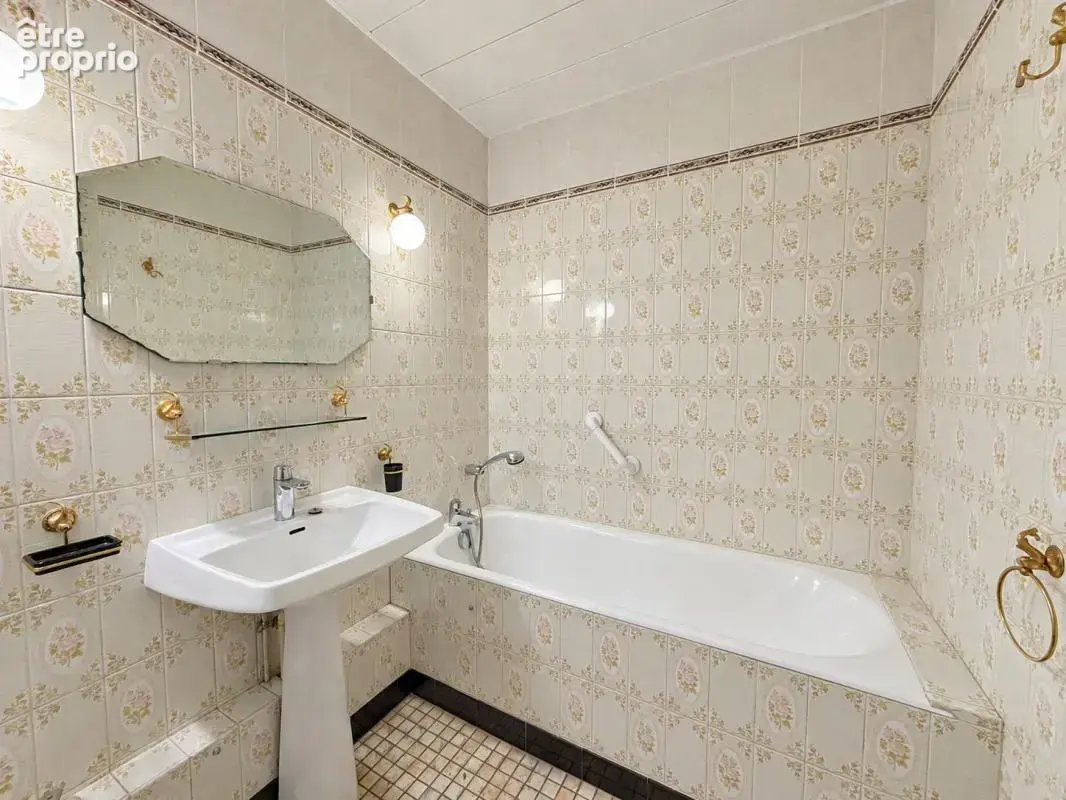 SOTTEVILLE-LÈS-ROUEN — T3 de 65 m² avec balcon, garage fermé et cave - photo 8